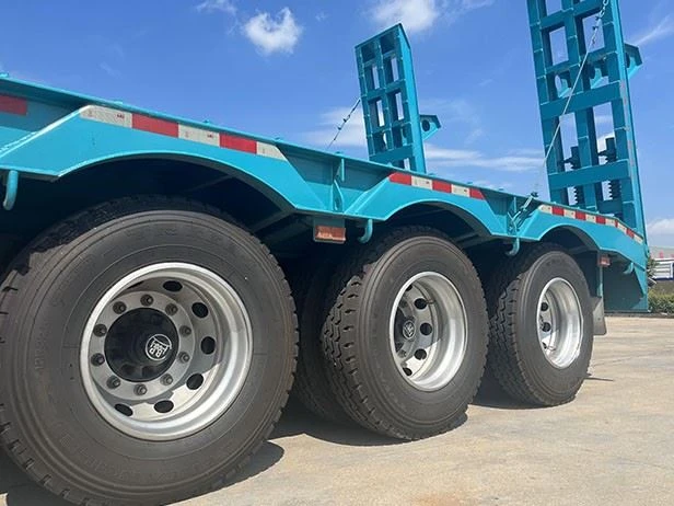 3 Axle Low Bed Semi Trialer With Ladder high quality
